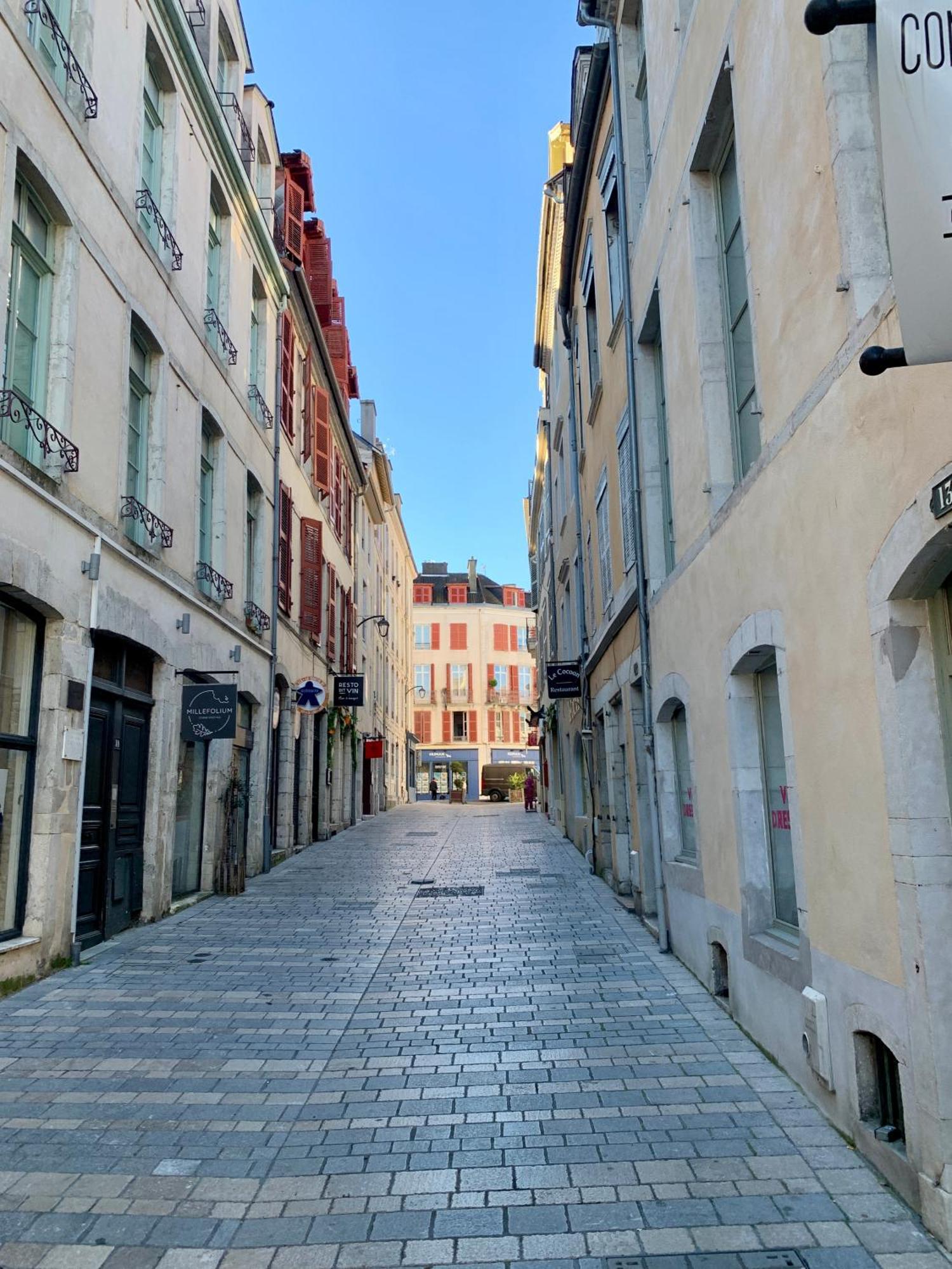 Wonderhost, Superbes Volumes Et Charme De L'Ancien Lejlighed Pau Eksteriør billede